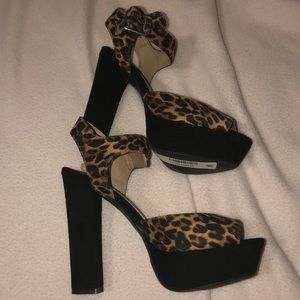 Leopard print high heels 🐆